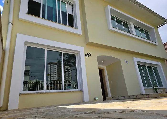 Hospedagem Central Cwb